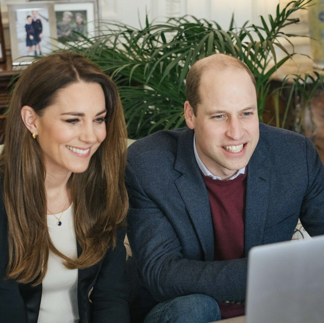 Кейт Миддлтон и принц Уильям общаются с британскими врачами онлайн.
