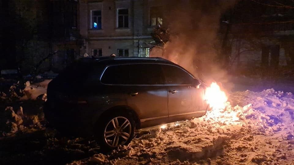 Подожгли автомобиль известного блогера Антонова.