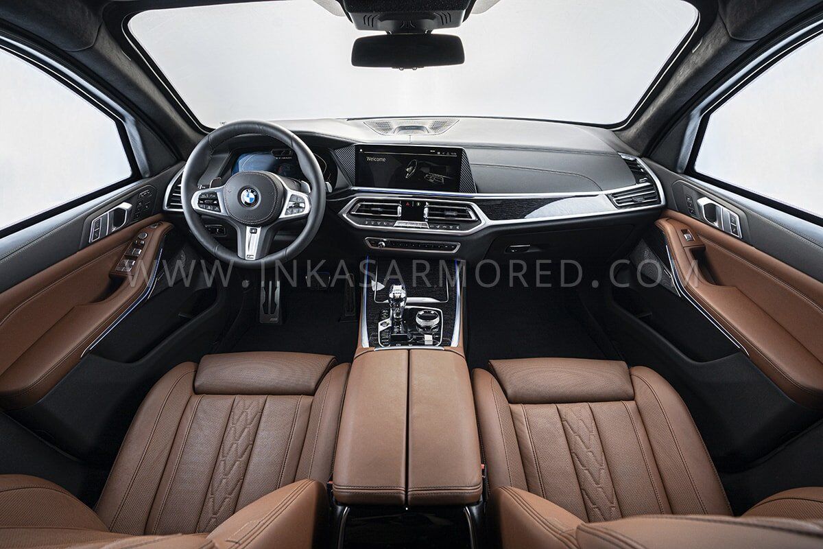 Обновленный BMW X7 оснащен адаптивным круиз-контролем