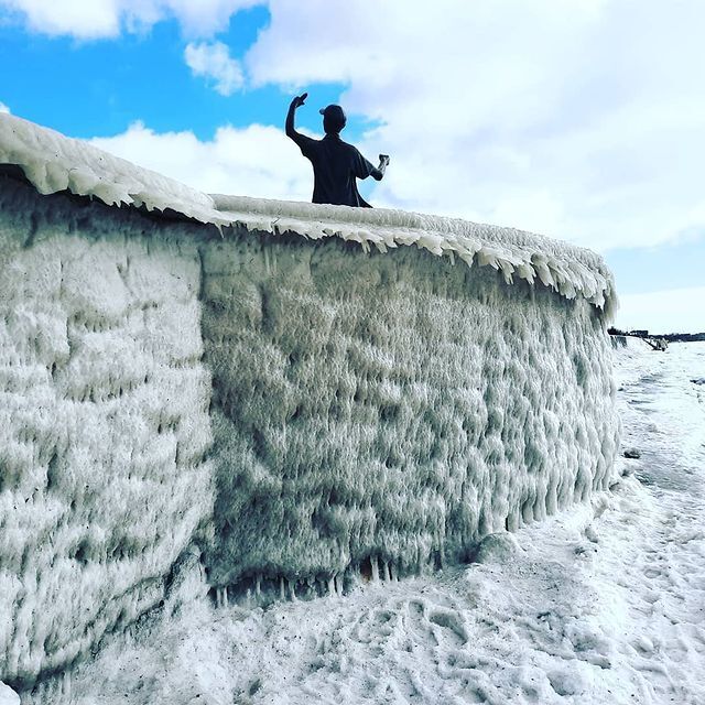 Замерзле Азовське море в Бердянську.