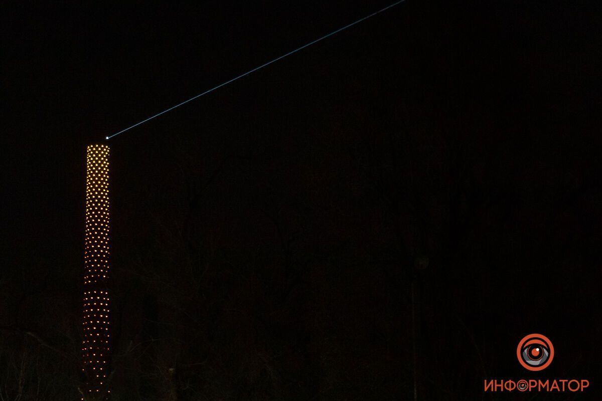 В Днепре зажгли световую инсталяцию в память о Небесной Сотне. Фото