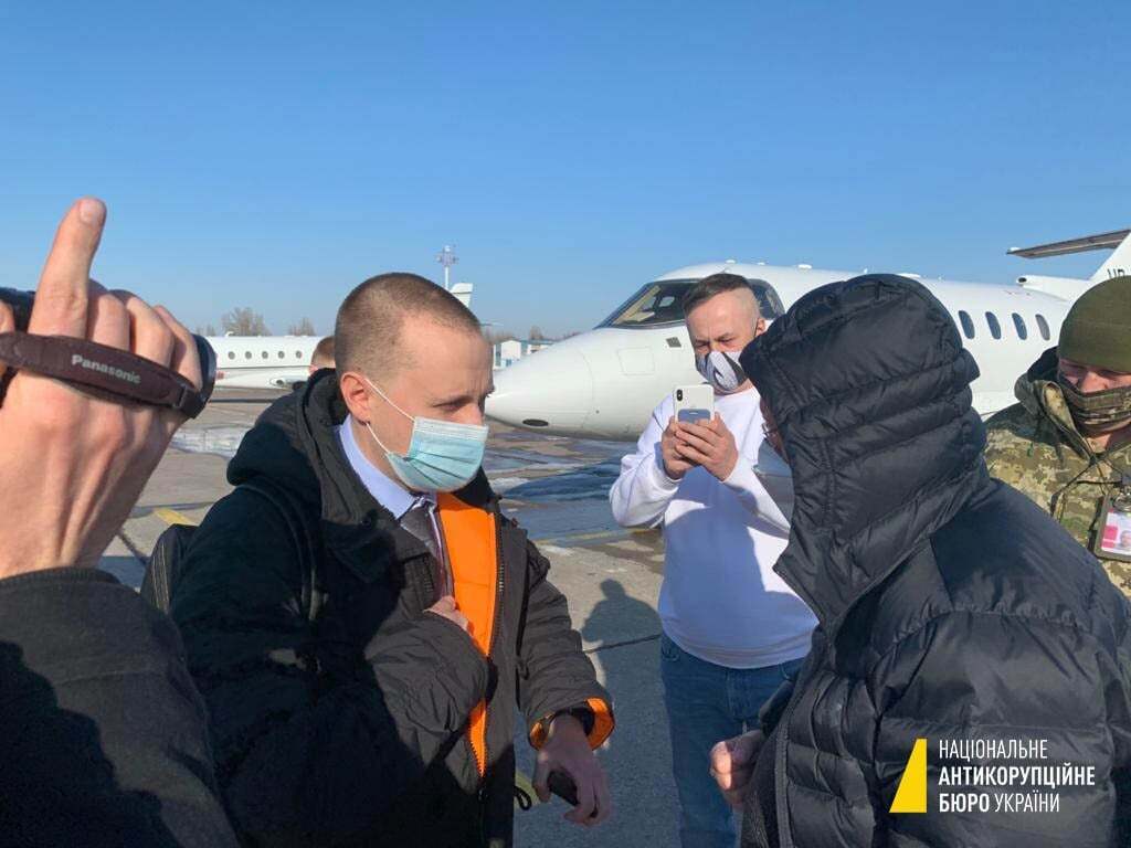 Хотел сбежать из Украины: в "Борисполе" посадили самолет с топ-фигурантом дела ПриватБанка. Фото