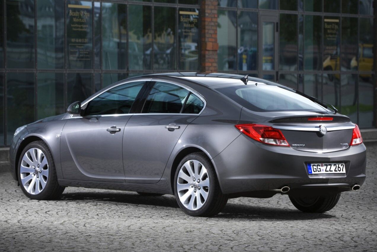 Opel Insignia покупці знають в тому числі як ліфтбек
