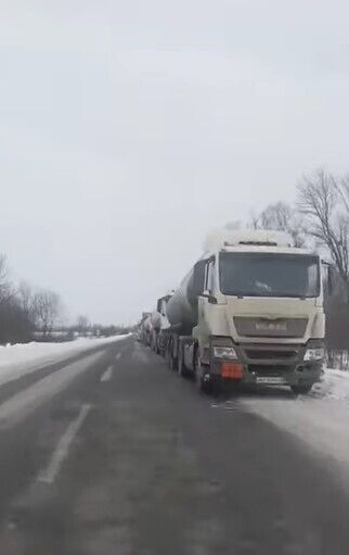 Черги до терміналів нафтопродуктопроводу в Новограді-Волинському 18 лютого