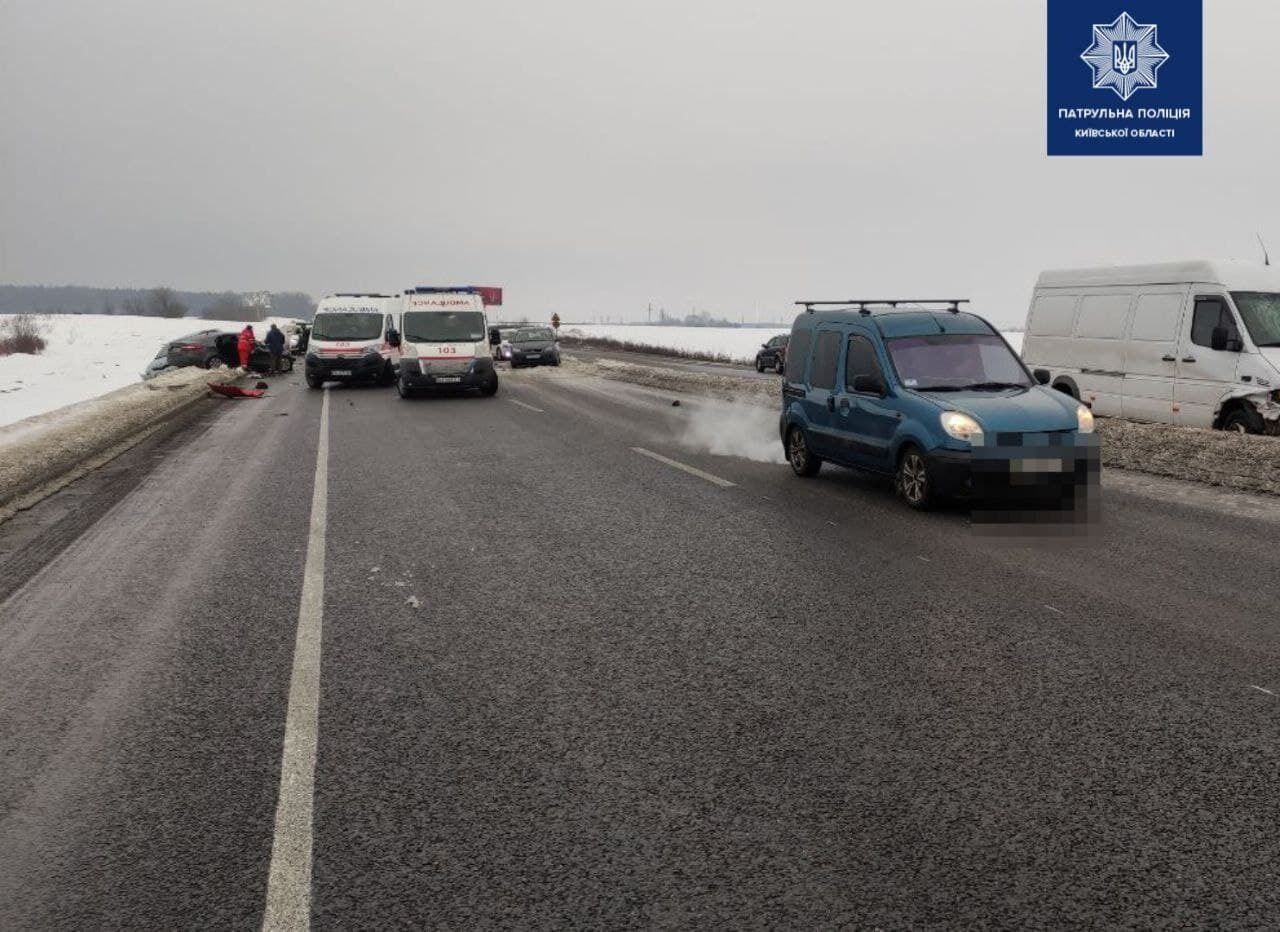 Нібито одна з машини виїхала на зустрічну смугу.