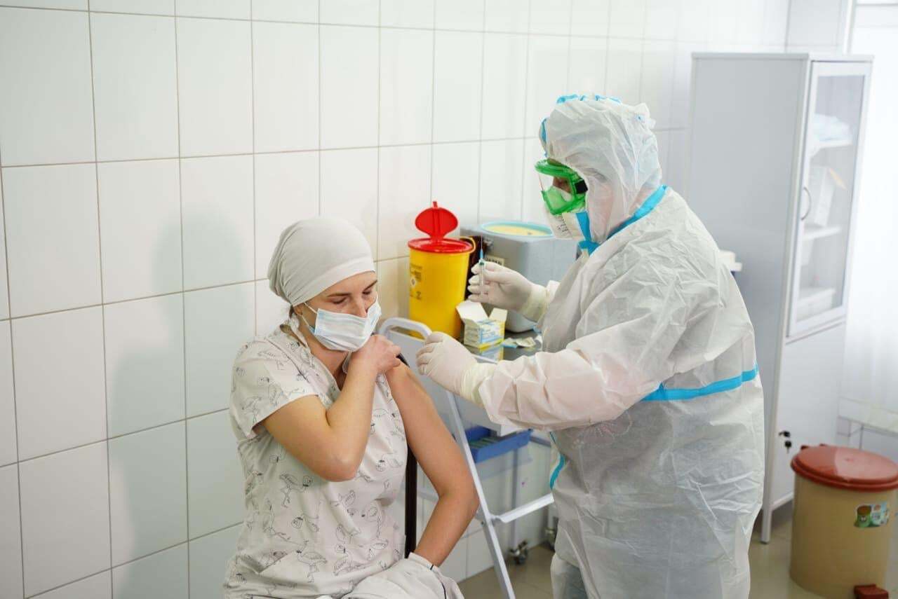 В Киевской области началась вакцинация от COVID-19.