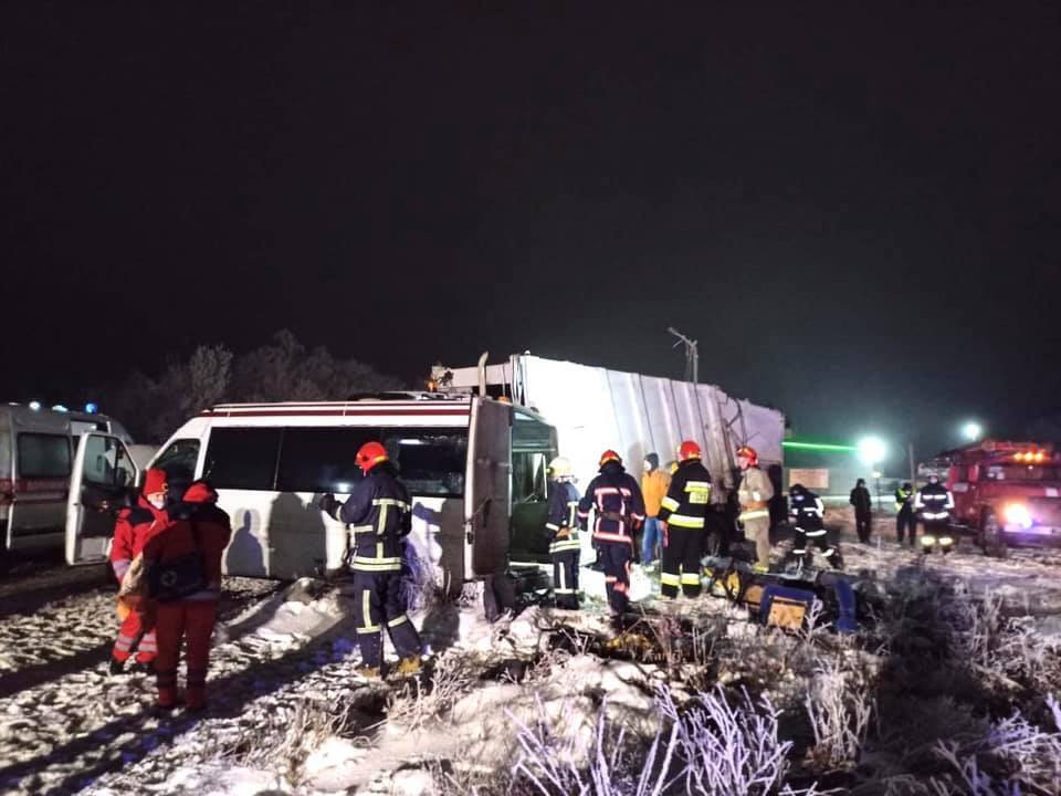 В ДТП погибли двое человек.