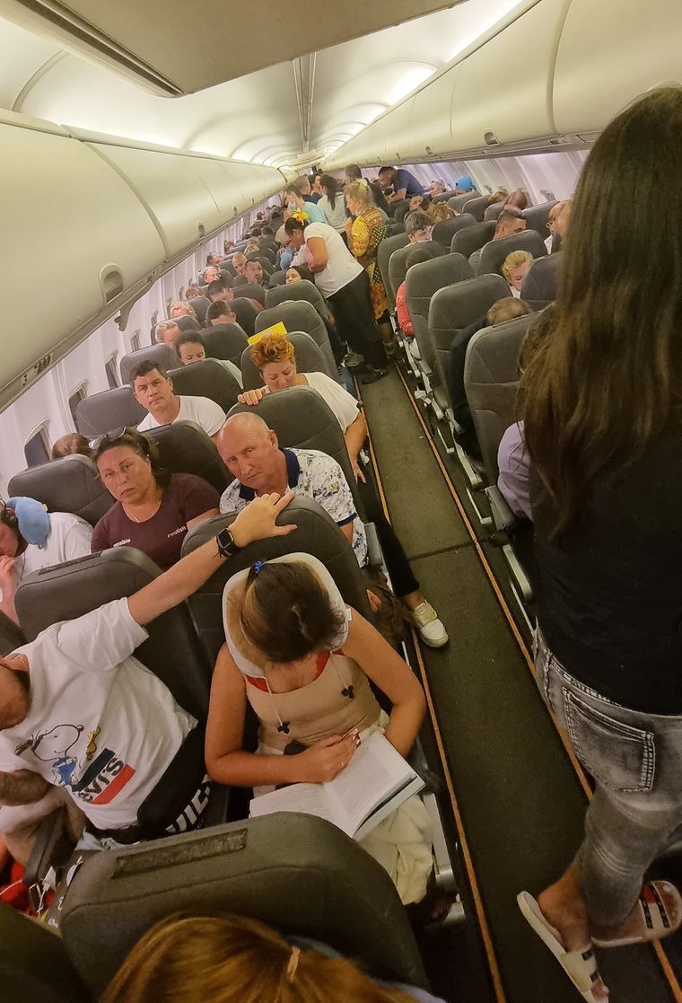 Пасажири літака