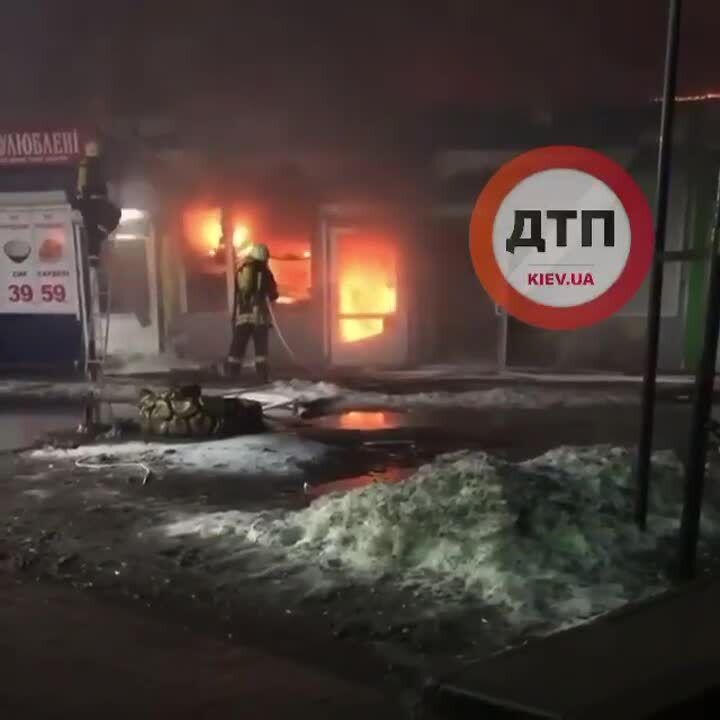 На рынке по ул. Малиновского разгорелся пожар