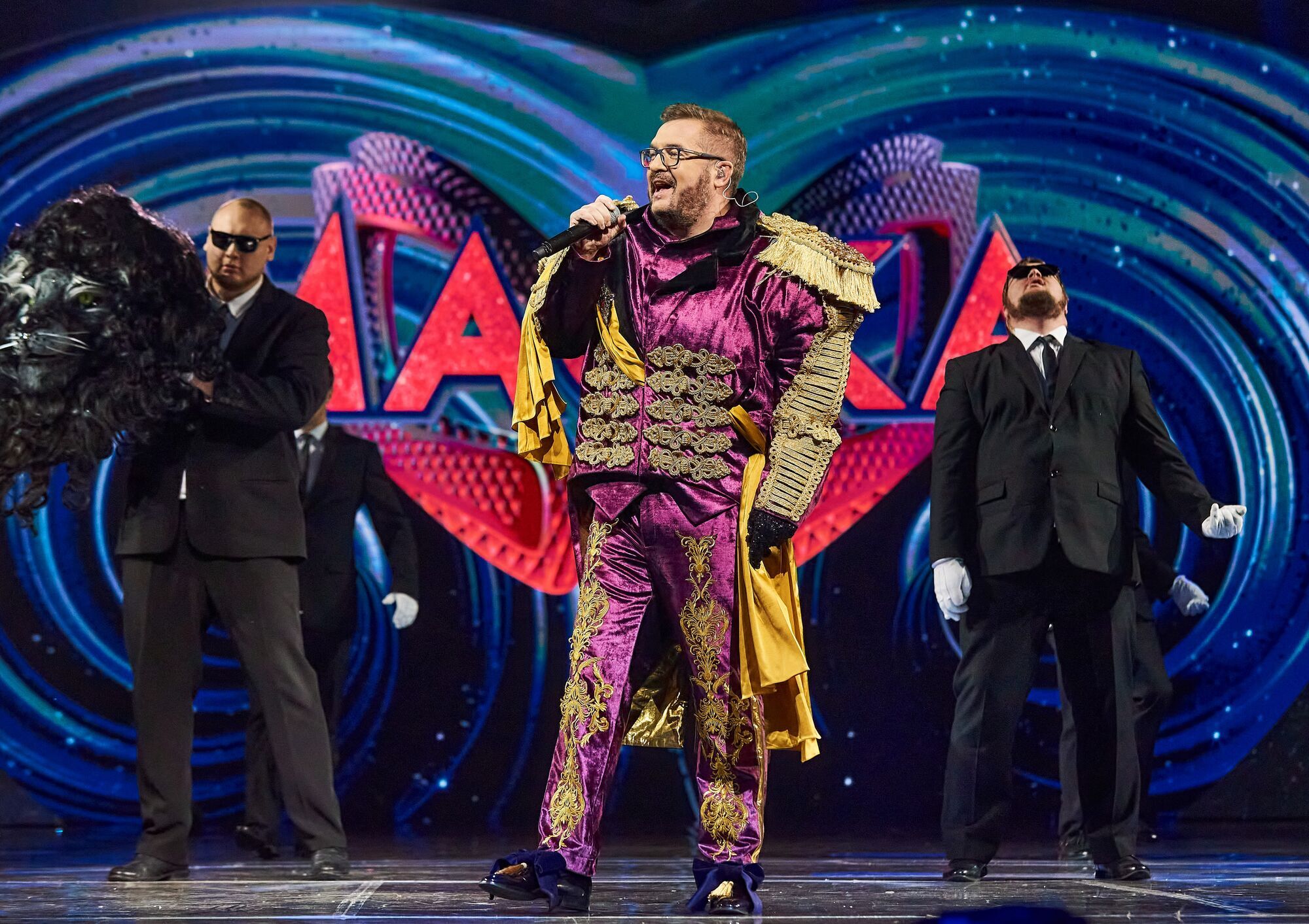 Александр Пономарев в образе Льва на шоу "Маска"