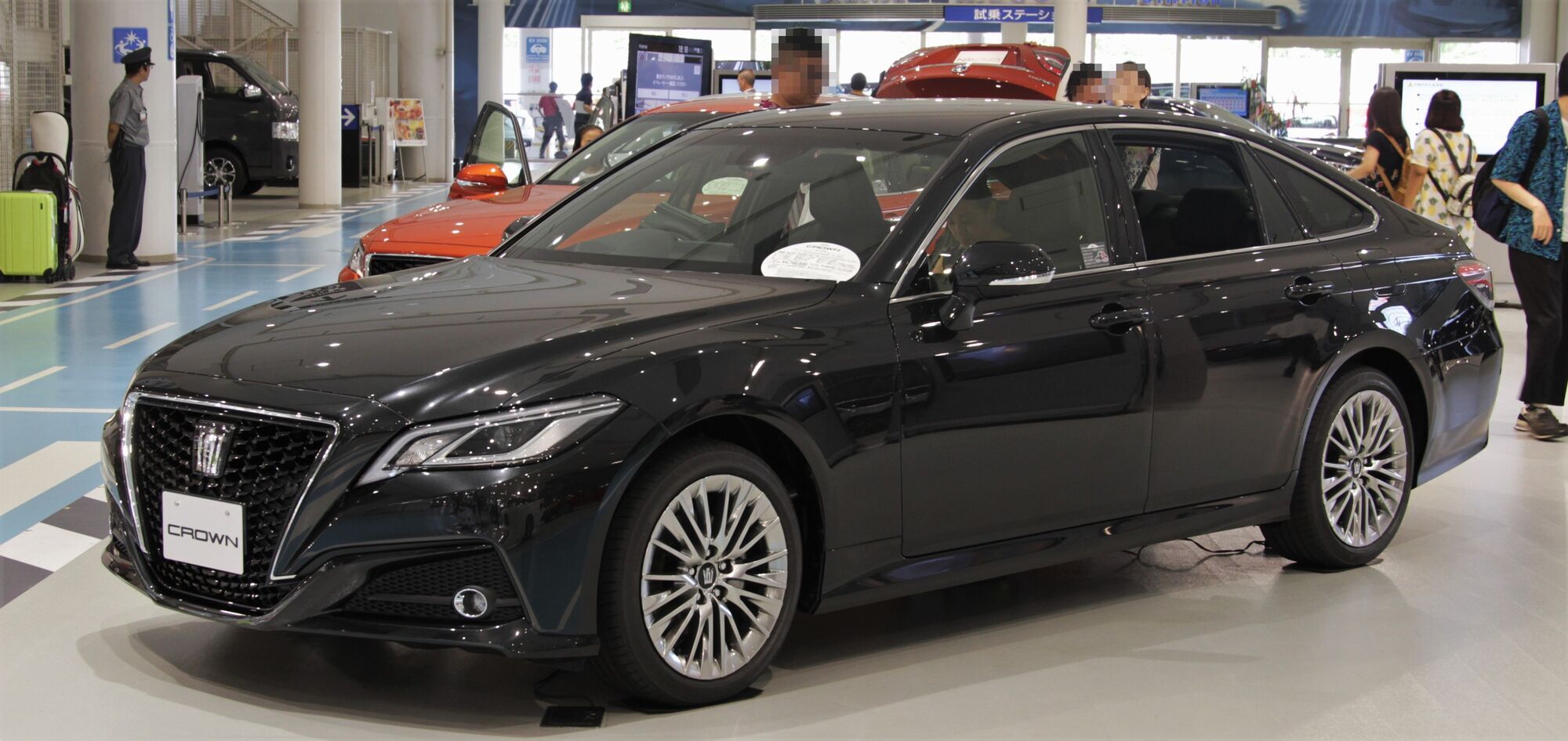 Кроссовер Toyota Crown создадут на базе Lexus LF-1