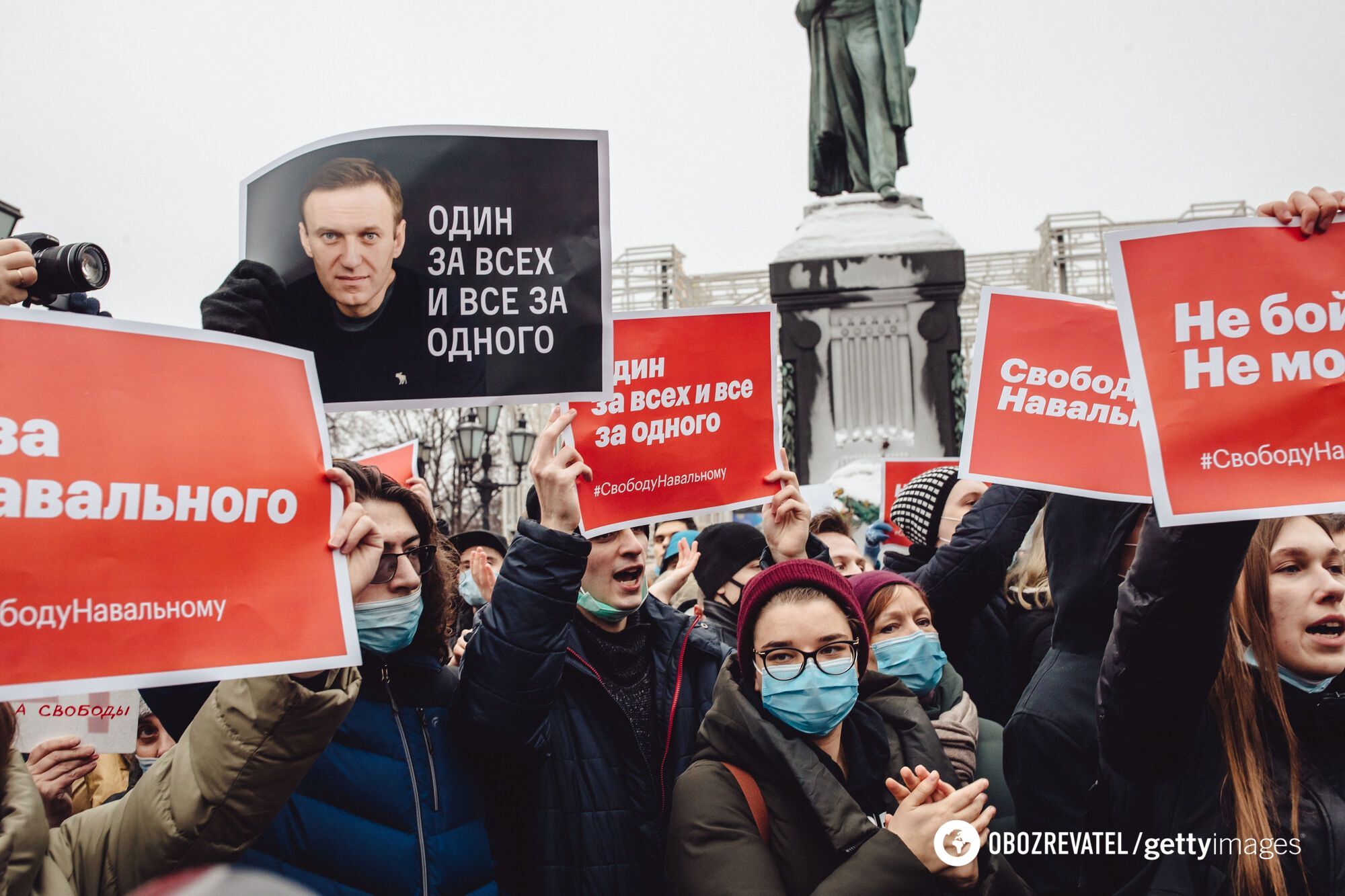 Тисячі росіян уже третій тиждень виходять на протести через затримання і арешт опозиціонера Олексія Навального
