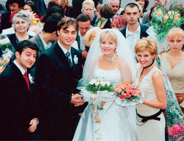 Олена Кравець показала фото зі свого весілля.