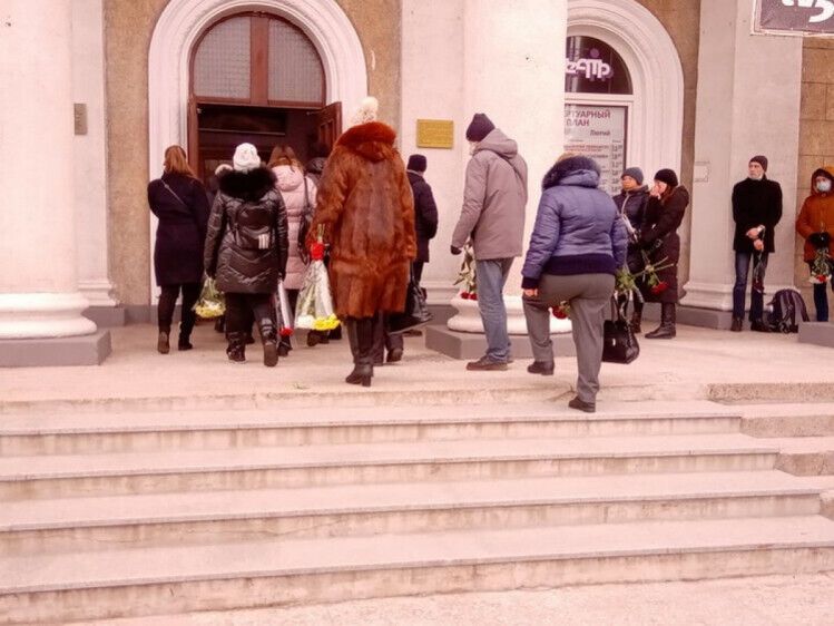 У Запоріжжі попрощалися з лікаркою, яка героїчно загинула в пожежі. Фото