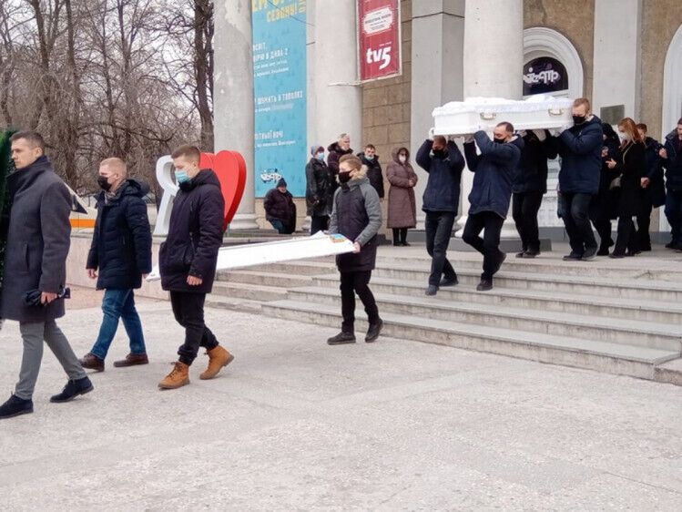 У Запоріжжі попрощалися з лікаркою, яка героїчно загинула в пожежі. Фото