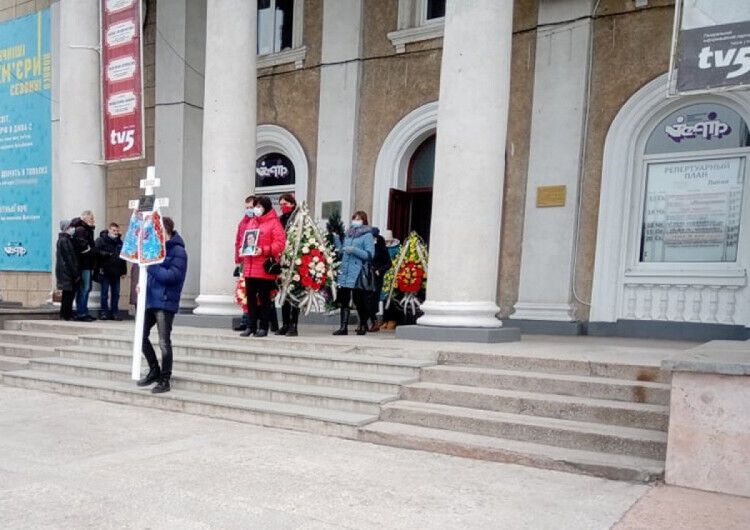 У Запоріжжі попрощалися з лікаркою, яка героїчно загинула в пожежі. Фото