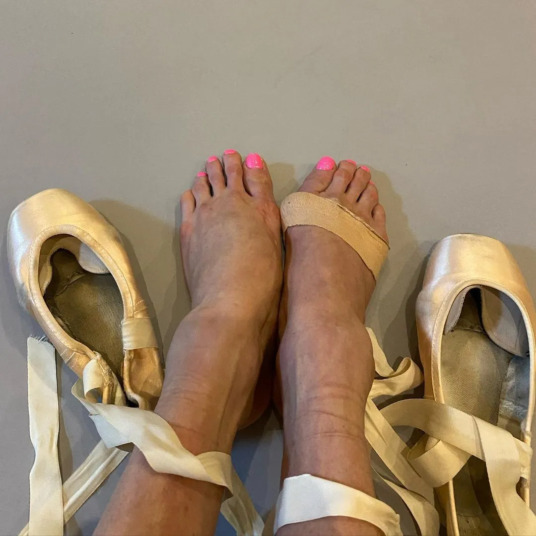 Волочкова показала, как выглядят ноги балерины после репетиции