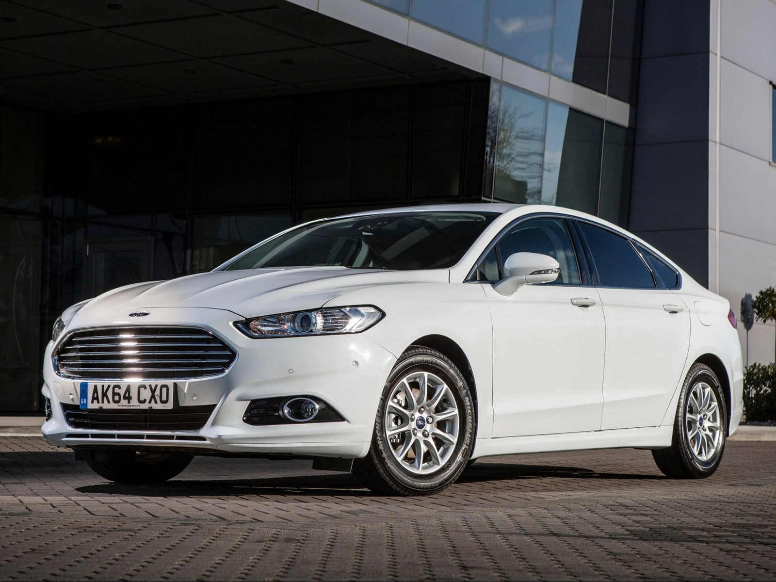 Ford Mondeo Hybrid – самый в D-классе