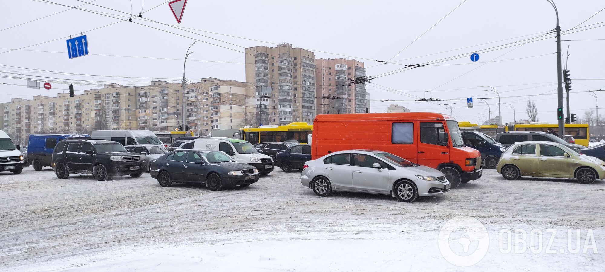 Тянучка на проспекте Романа Шухевича.