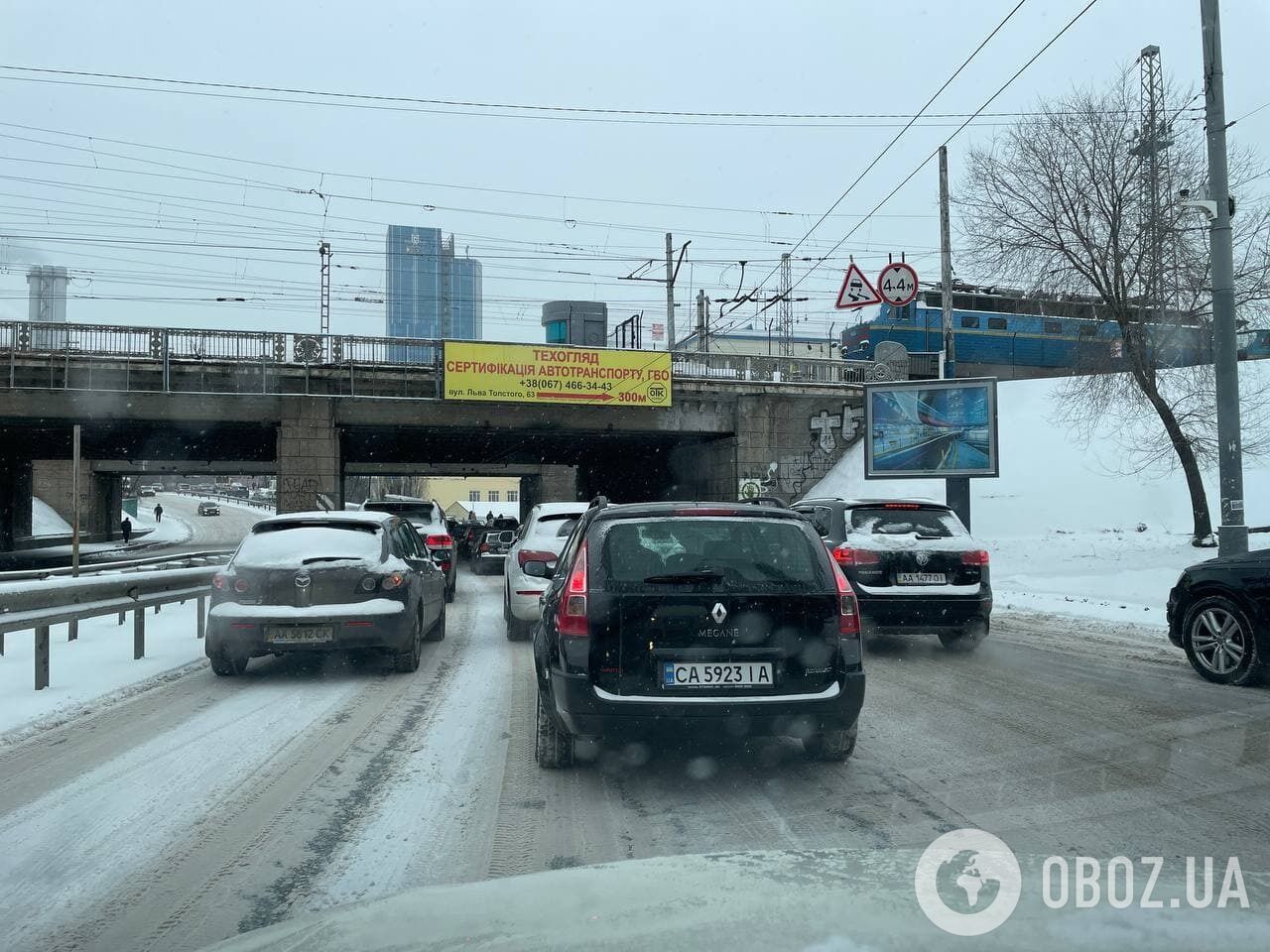 Тянучка неподалеку от Центрального железнодорожного вокзала.