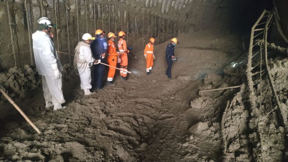У пастці в тунелі опинилися 35 будівельників.