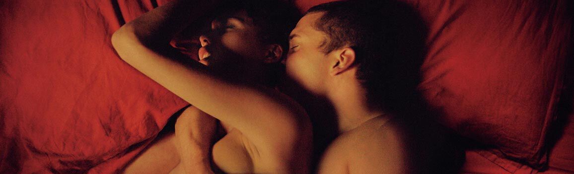 Скандальный фильм "Любовь": режиссер показал настоящие сцены близости.