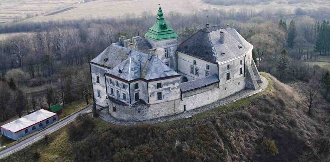 Олесский замок на Львовщине – эксклюзивное сооружение того времени.