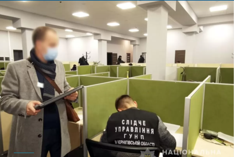 У листопаді минулого року в Чернігові також накрили компанію, яка шантажувала людей