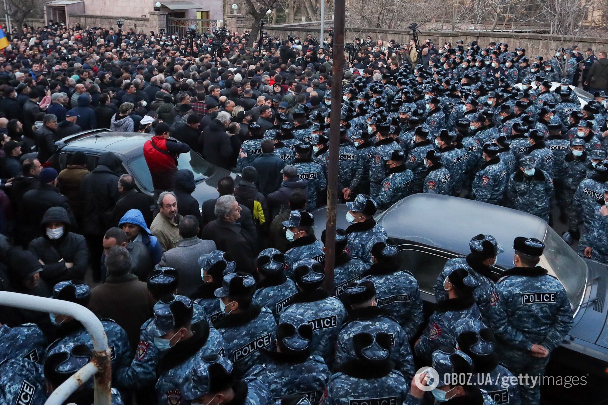 Армянская оппозиция вышла на протесты после увольнения руководства Генштаба