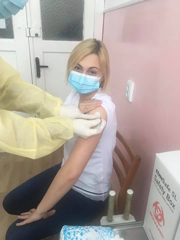 Нардепка отримала вакцину від коронавірусу.