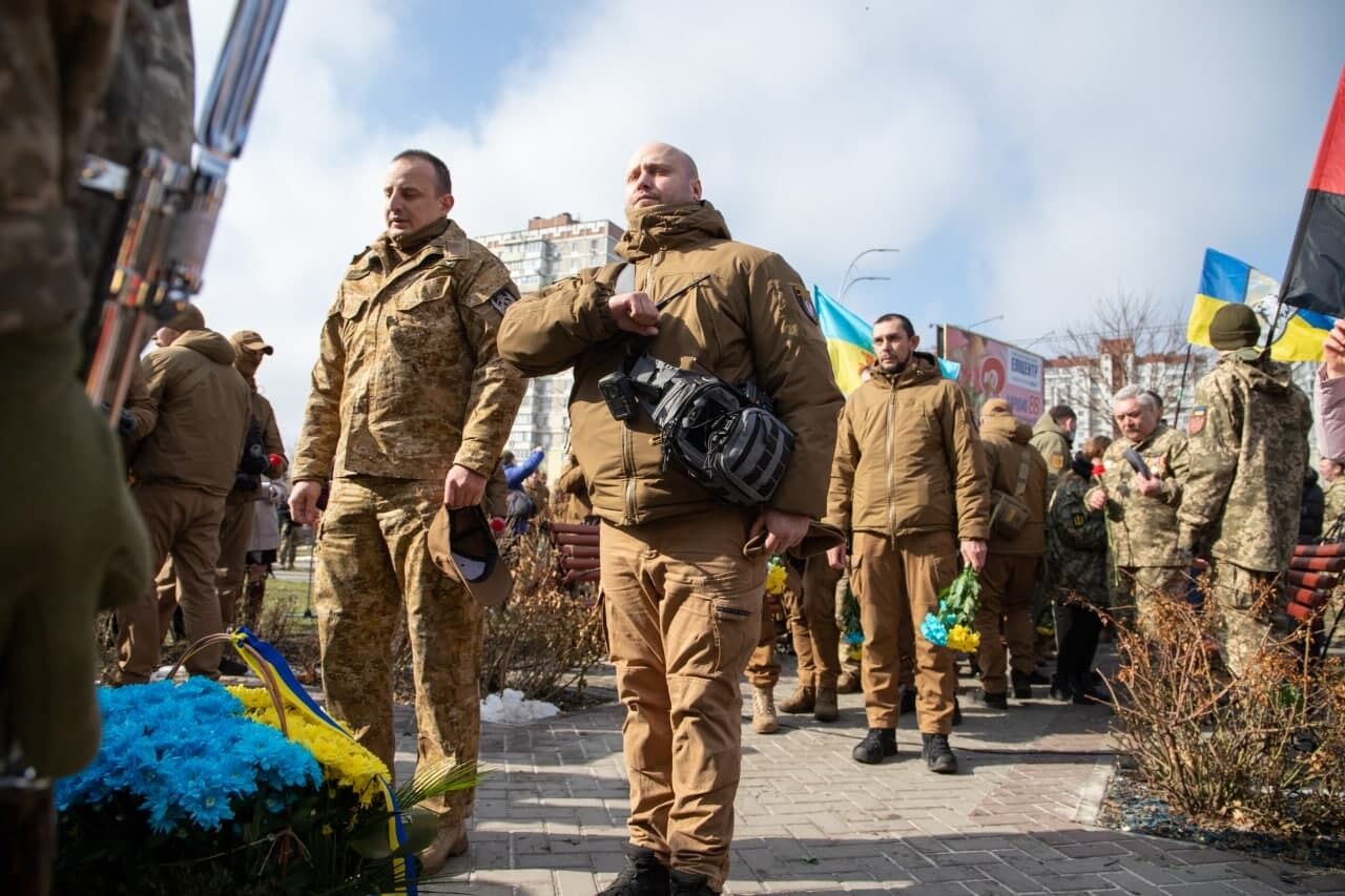 Акция у памятника Украинской добровольцу