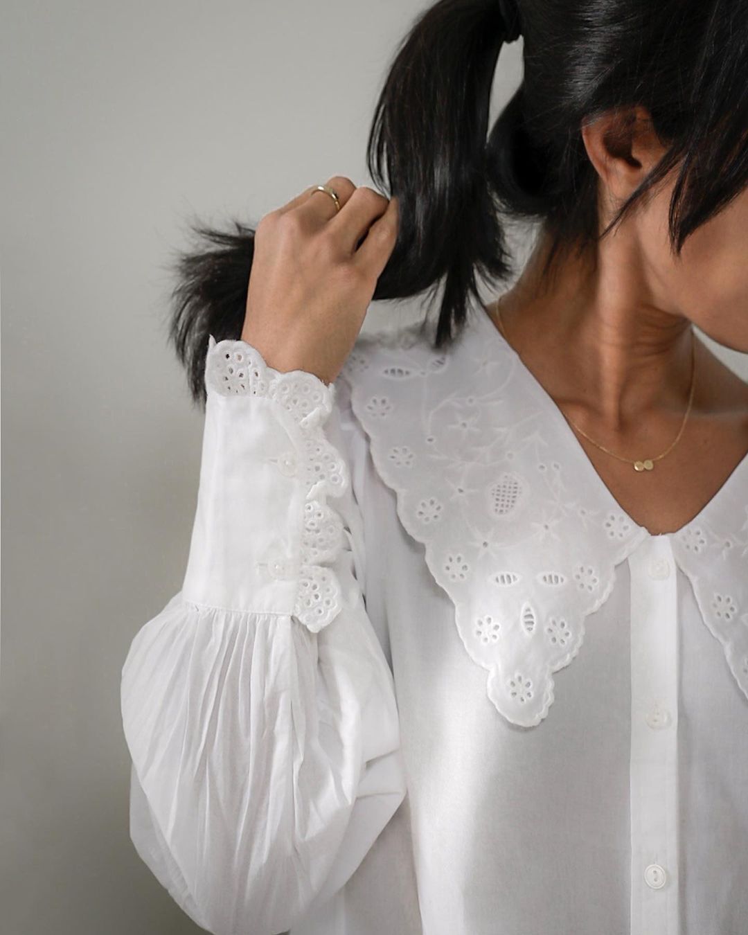 Модна блуза з коміром