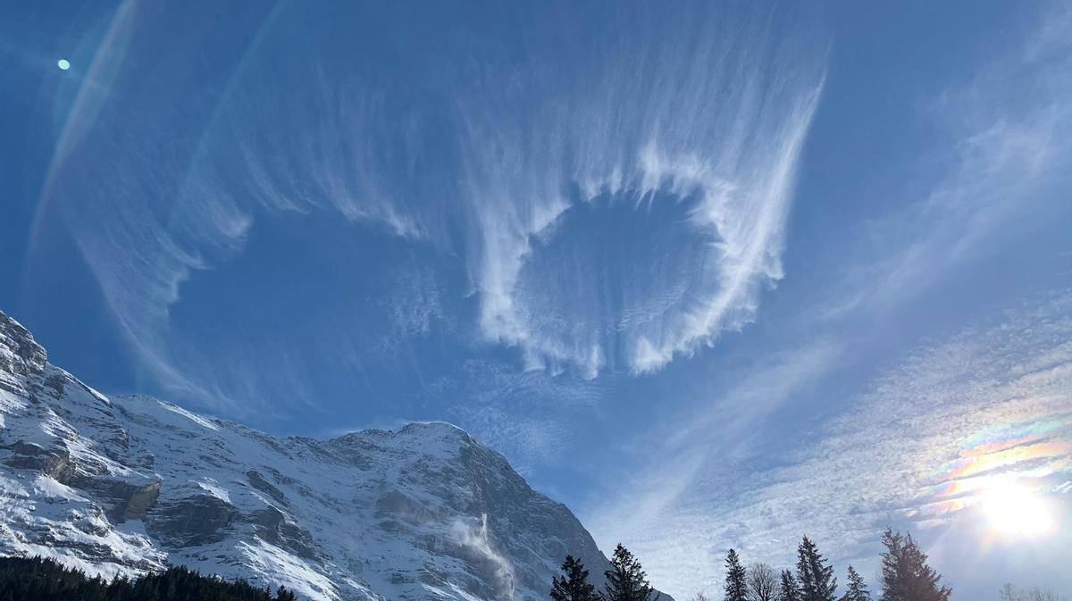 Загадочные круги в небе над Альпами