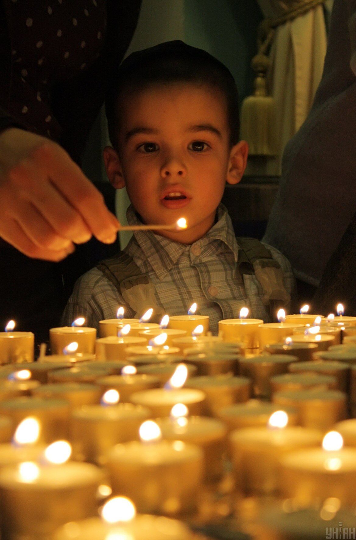 На Песах, перед седером, прийнято запалювати свічки