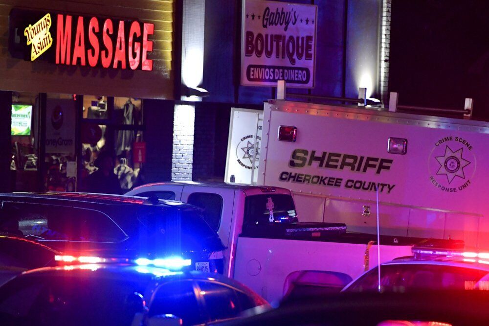 В США мужчина устроил стрельбу в спа-салонах, погибли 8 человек. Фото и видео