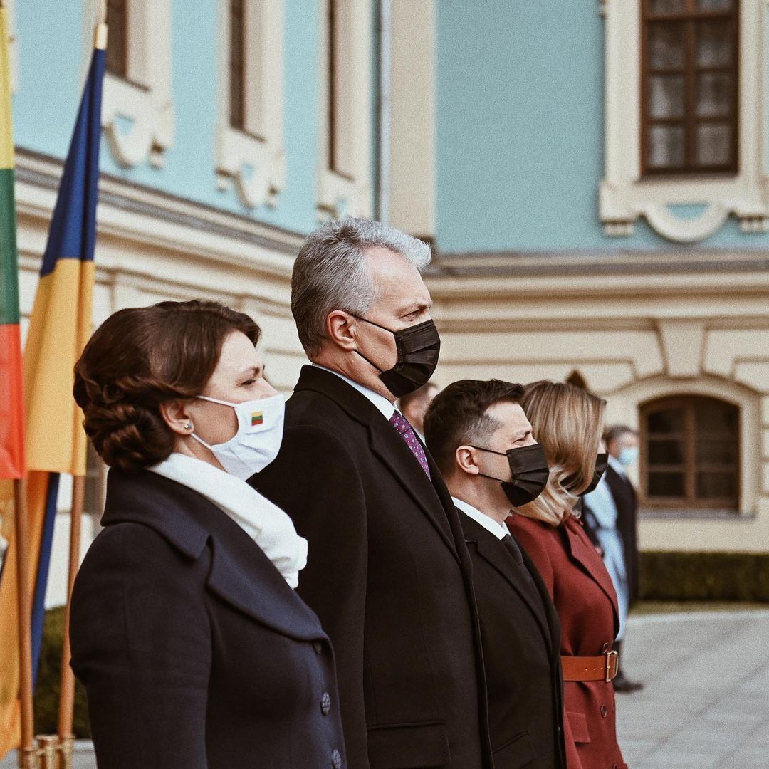 У Києві відбулася офіційна церемонія зустрічі президентів України та Литви