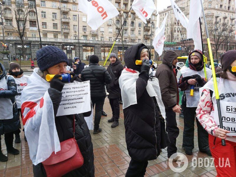 Учасники акції хочуть скасування карантину, але маски носять не всі.