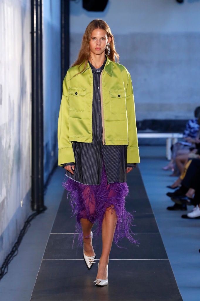 Яркие куртки тоже на пике популярности