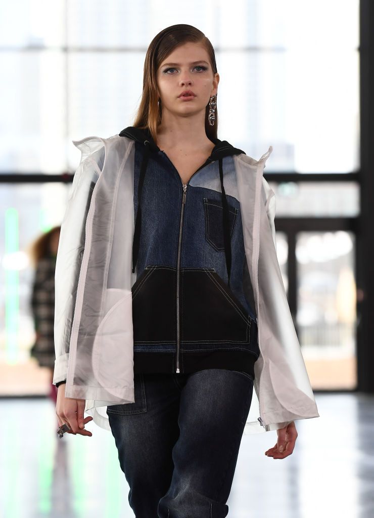 Дождевик поможет выглядеть ярко