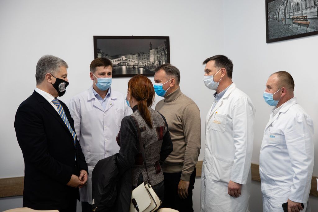 Порошенко: опозиція виступає за вакцинацію і закликає вдосконалити закон, щоб захистити українців