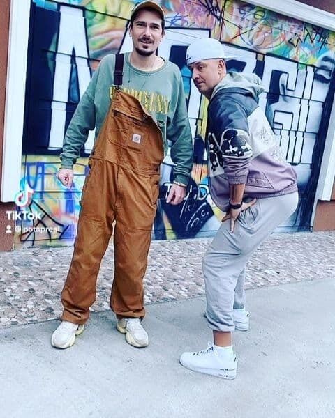 Кадр из видео с пародией Потапа и Позитива