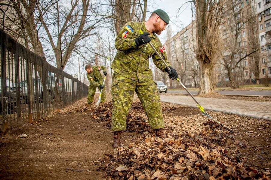 Військові з Канади в Миколаєві.