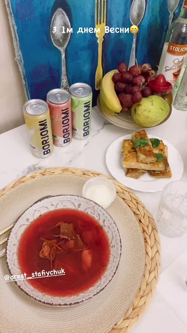 Леся Никитюк показала застолье