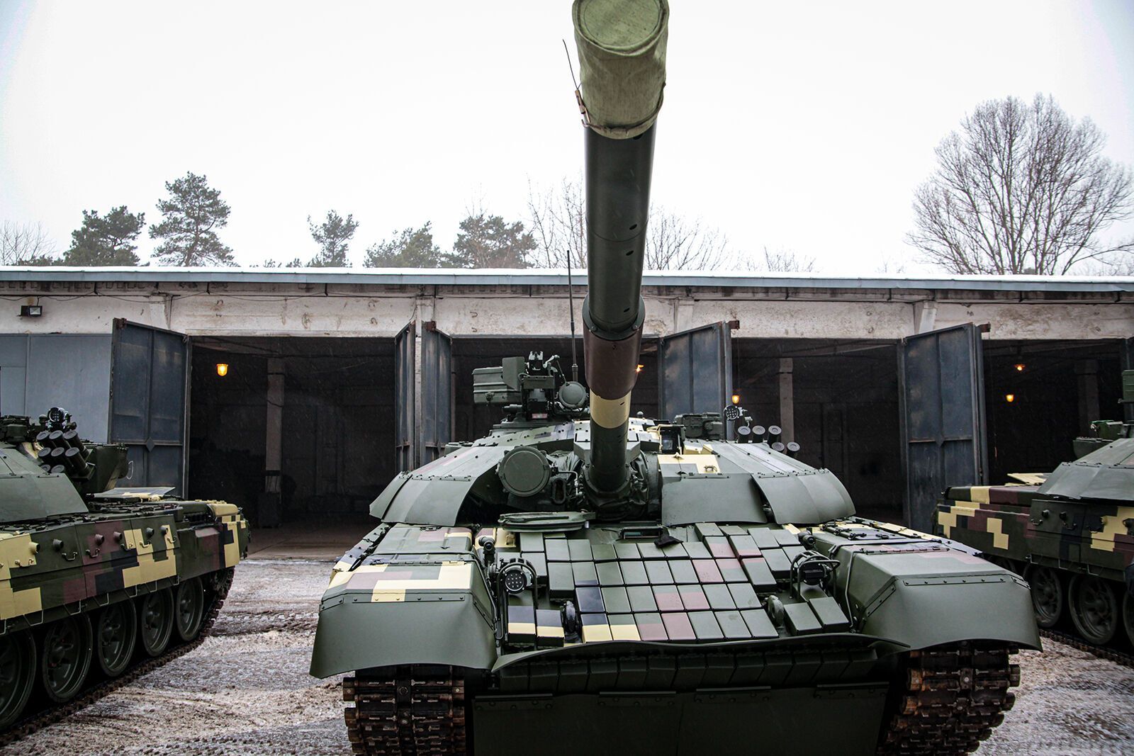 Танки Т-72 стали более защищенными и мобильными.