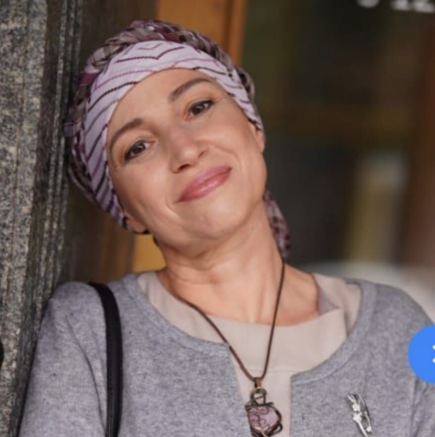 Несмотря на болезнь, Лариса не теряет оптимизма - и верит, что снова победит рак