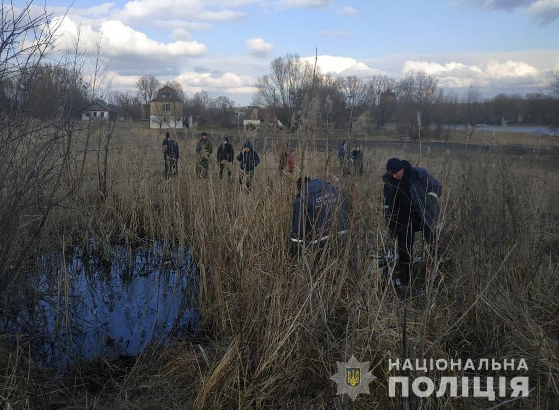 Полиция нашла тело в водоеме