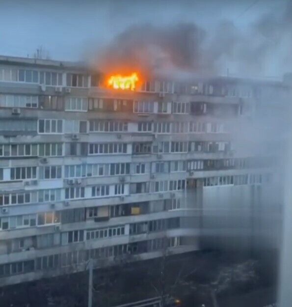 Пожар произошел в Деснянском районе Киева.
