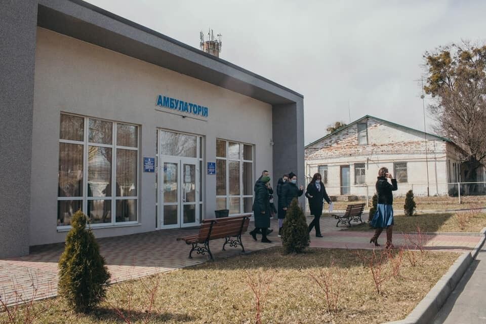 Бородянская амбулатория на Киевщине получила 3 кислородных концентратора от благотворительного Фонда Порошенко