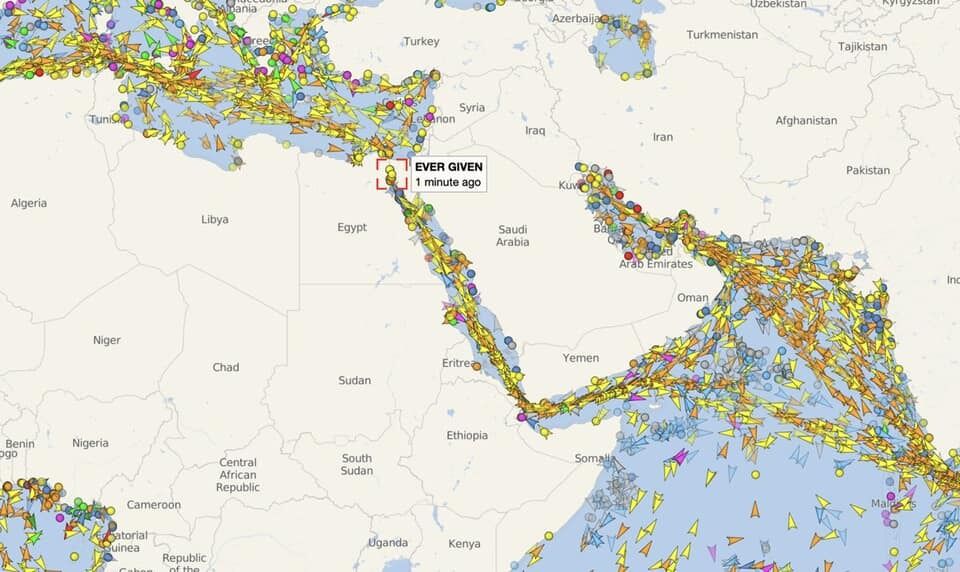 До обіду 24 березня "затор" у Суецькому каналі збільшився
