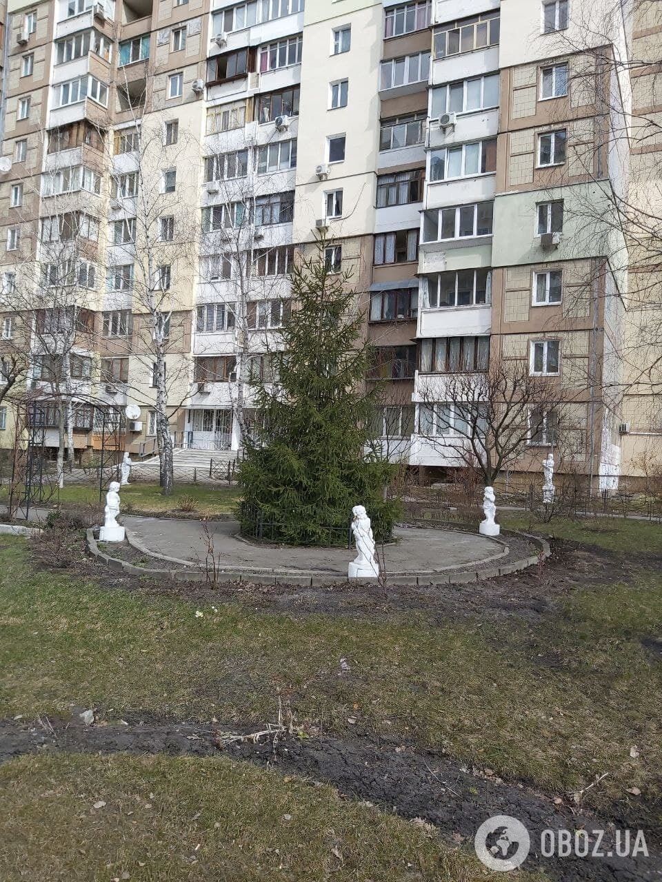 Музы украшают спальный район Киева